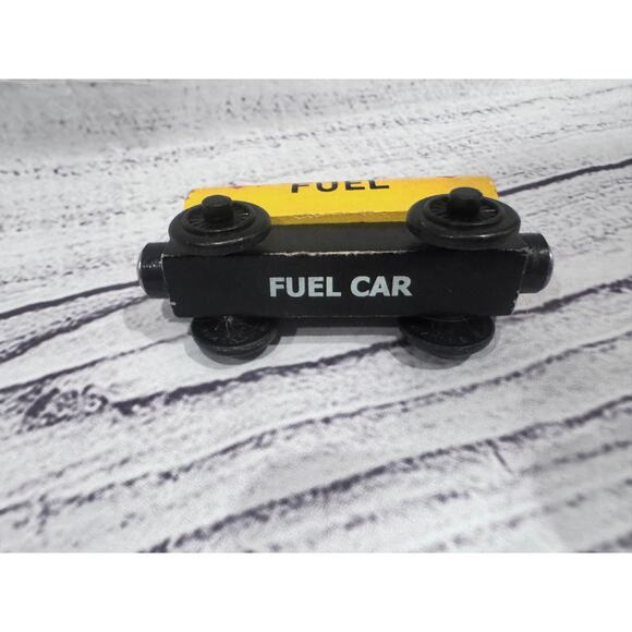 Thomas & Friends Wooden Railway Sodor Fuel Car - Picture 3 of 3